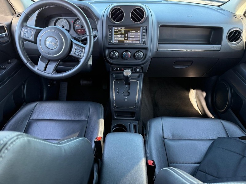 Jeep Patriot Vehicle Full-screen Gallery Image 11