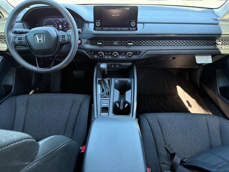 Honda Accord Sedan Vehicle Full-screen Gallery Image 11