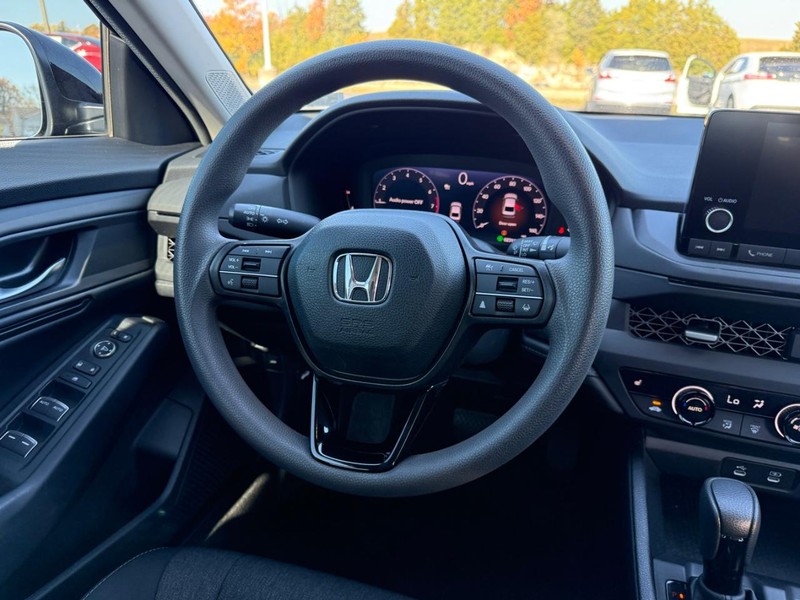 Honda Accord Sedan Vehicle Full-screen Gallery Image 12