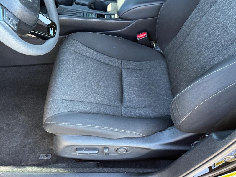 Honda Accord Sedan Vehicle Full-screen Gallery Image 15