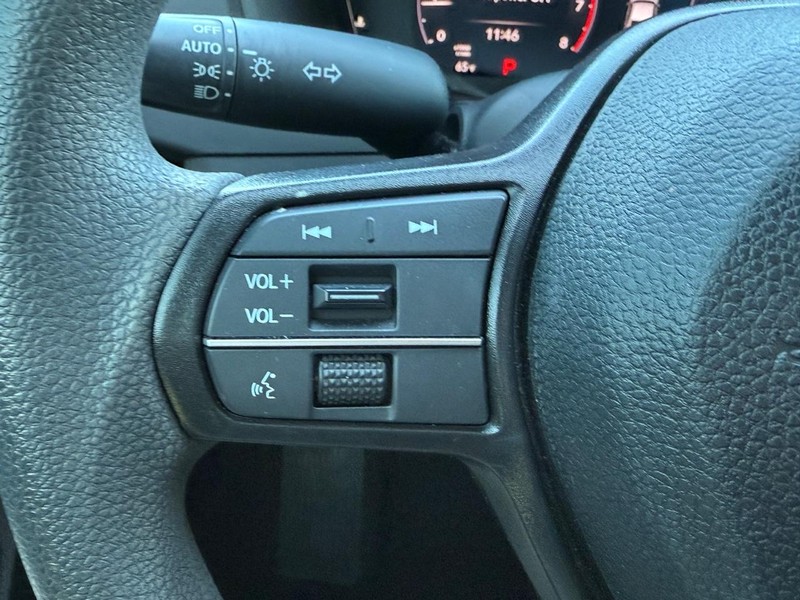 Honda Accord Sedan Vehicle Full-screen Gallery Image 16