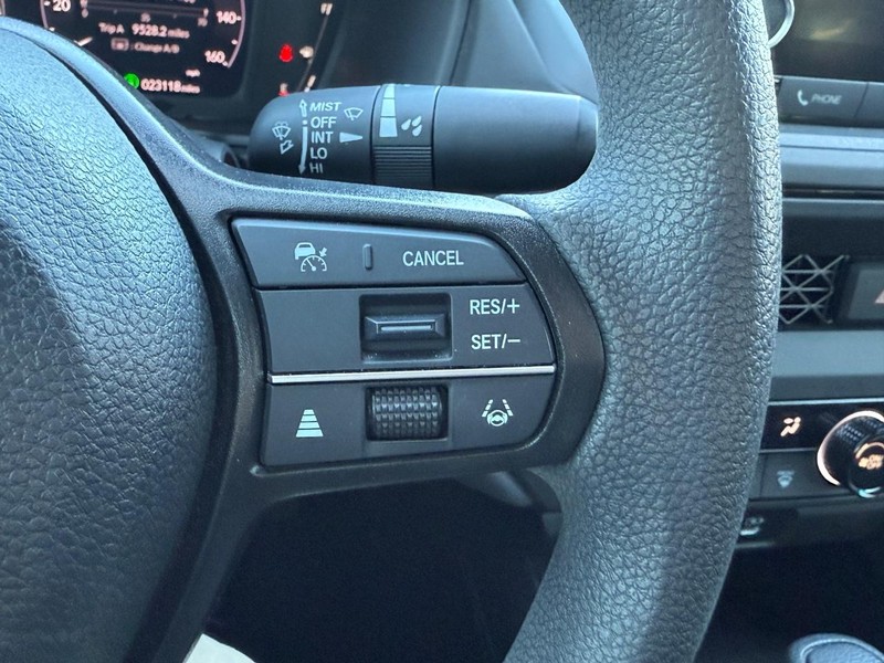 Honda Accord Sedan Vehicle Full-screen Gallery Image 17