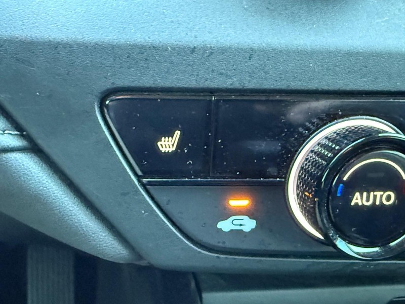 Honda Accord Sedan Vehicle Full-screen Gallery Image 21