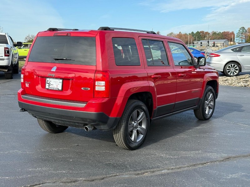 Jeep Patriot Vehicle Full-screen Gallery Image 3