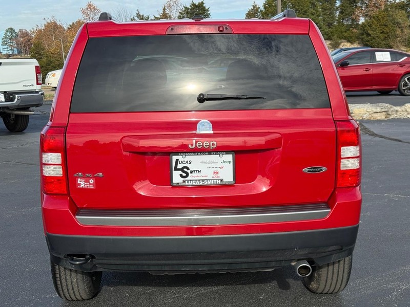 Jeep Patriot Vehicle Full-screen Gallery Image 5