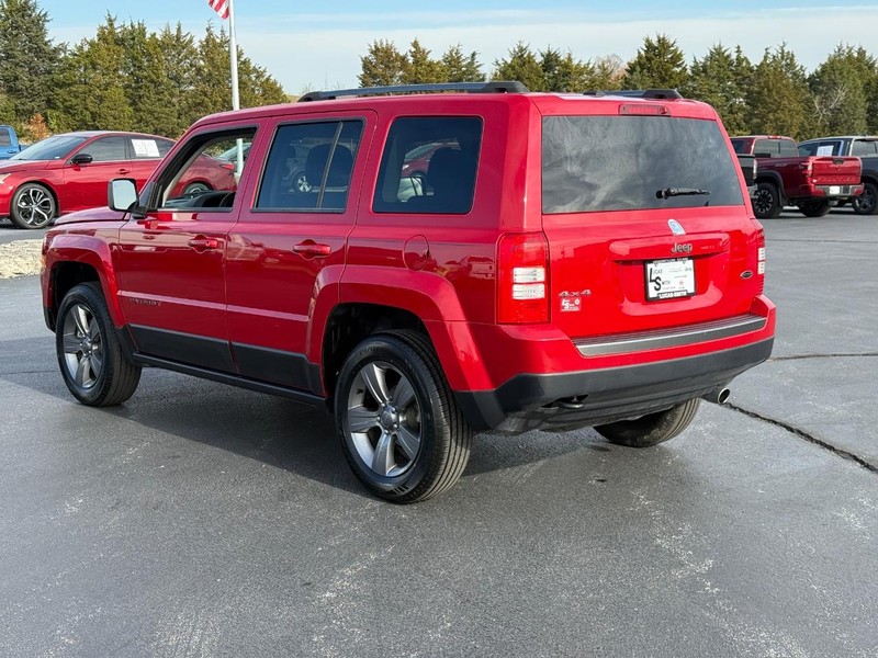 Jeep Patriot Vehicle Full-screen Gallery Image 6