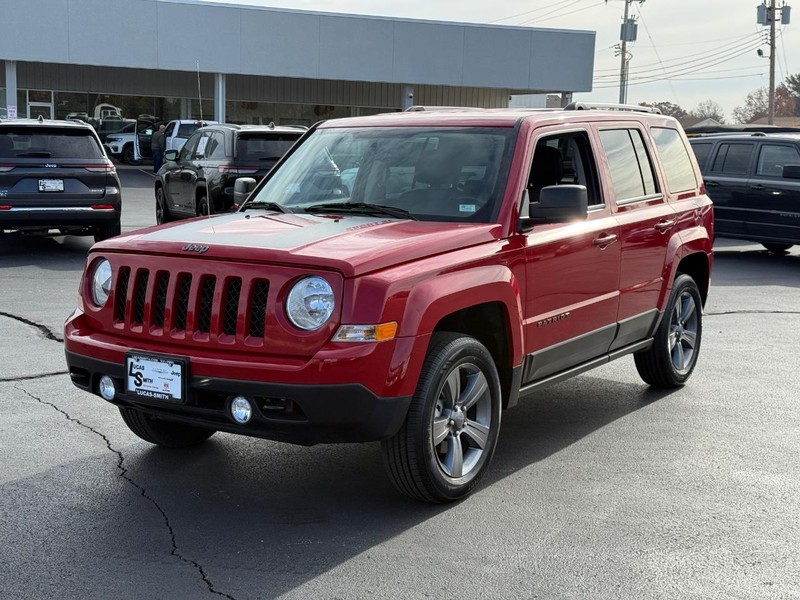 Jeep Patriot Vehicle Full-screen Gallery Image 8