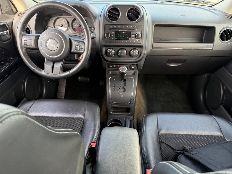 Jeep Patriot Vehicle Full-screen Gallery Image 12