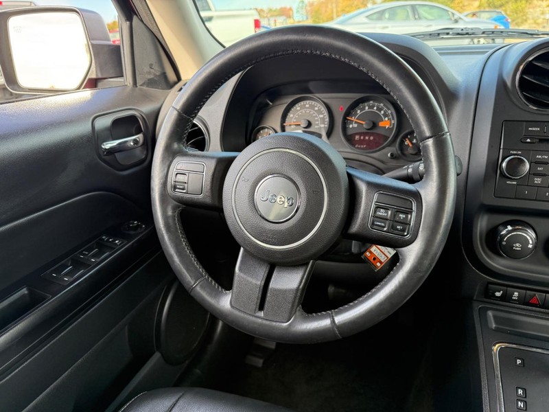 Jeep Patriot Vehicle Full-screen Gallery Image 13