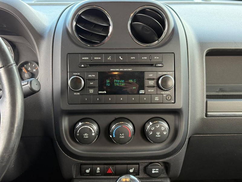 Jeep Patriot Vehicle Full-screen Gallery Image 14