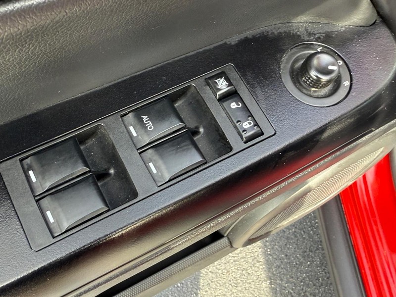 Jeep Patriot Vehicle Full-screen Gallery Image 15