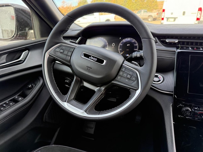 Jeep Grand Cherokee Vehicle Full-screen Gallery Image 7