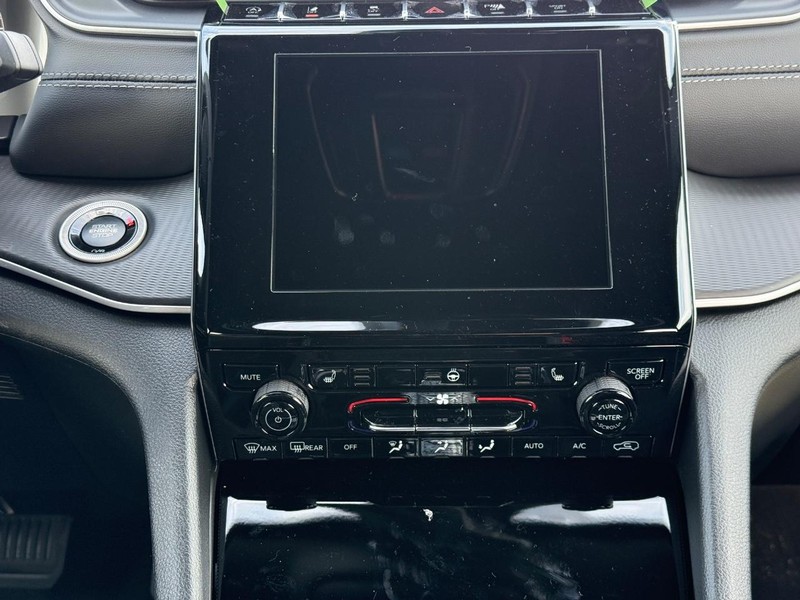 Jeep Grand Cherokee Vehicle Full-screen Gallery Image 8