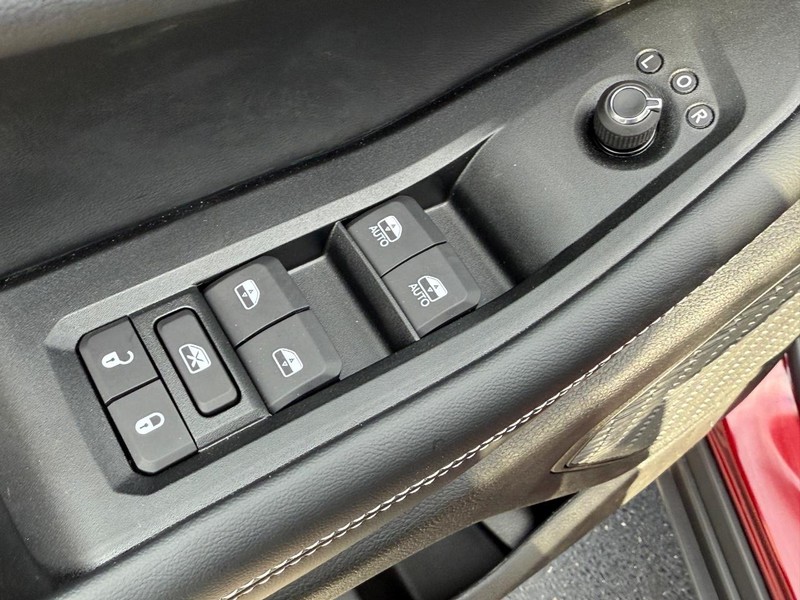 Jeep Grand Cherokee Vehicle Full-screen Gallery Image 9