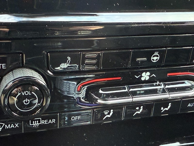 Jeep Grand Cherokee Vehicle Full-screen Gallery Image 14