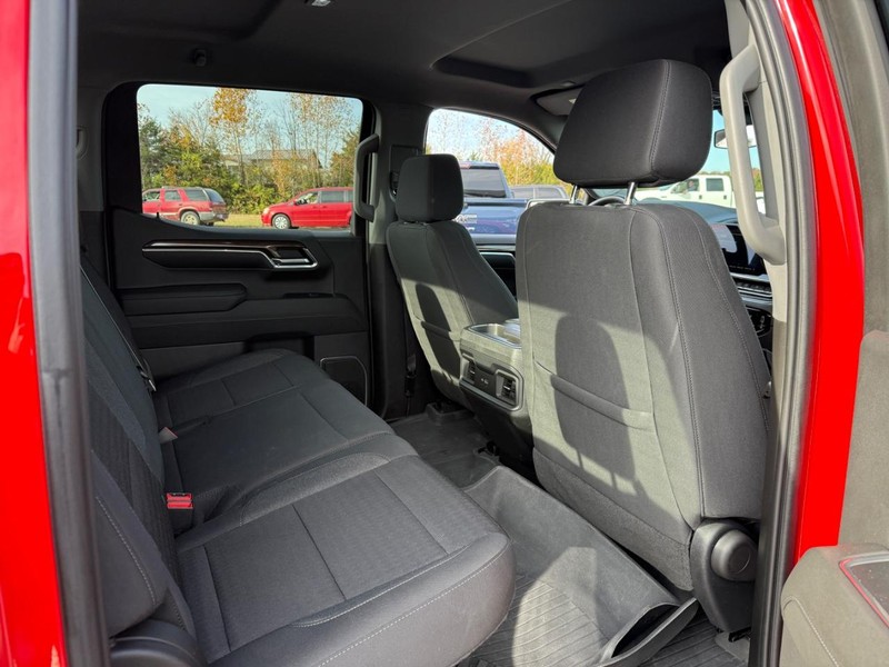 Chevrolet Silverado 1500 Vehicle Full-screen Gallery Image 12