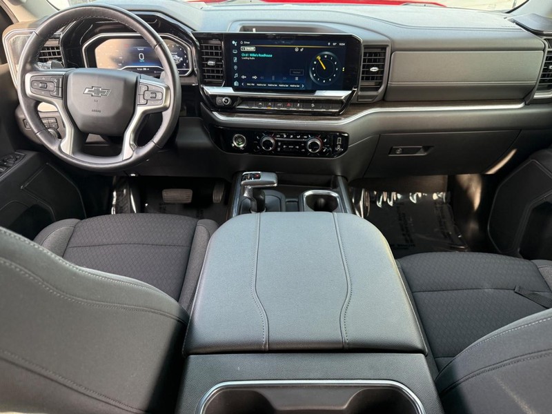 Chevrolet Silverado 1500 Vehicle Full-screen Gallery Image 13