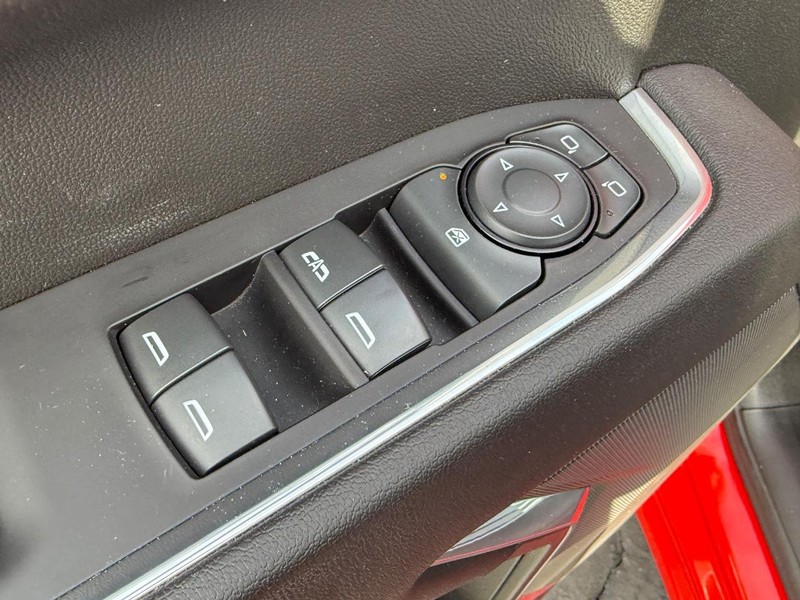 Chevrolet Silverado 1500 Vehicle Full-screen Gallery Image 16