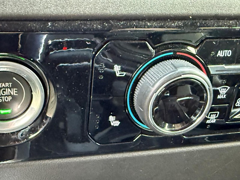 Chevrolet Silverado 1500 Vehicle Full-screen Gallery Image 23