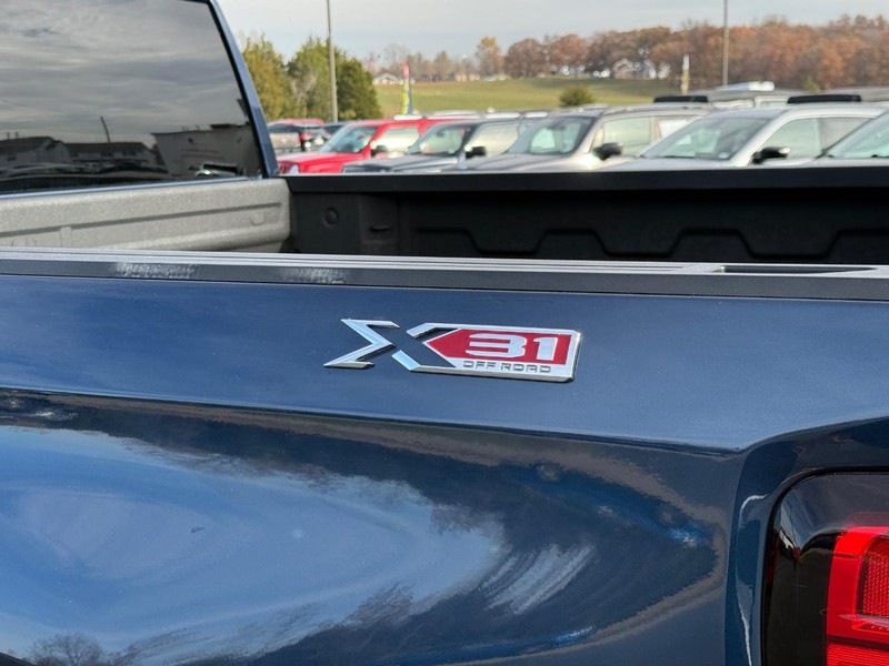 GMC Sierra 1500 Vehicle Full-screen Gallery Image 07