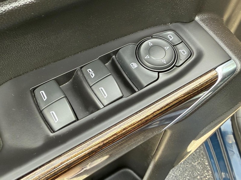 GMC Sierra 1500 Vehicle Full-screen Gallery Image 17