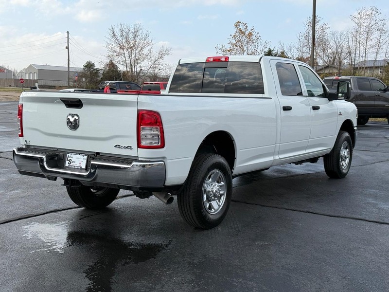 Ram 2500 Vehicle Full-screen Gallery Image 3