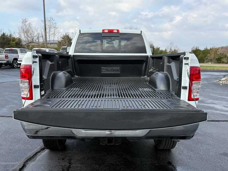 Ram 2500 Vehicle Full-screen Gallery Image 4