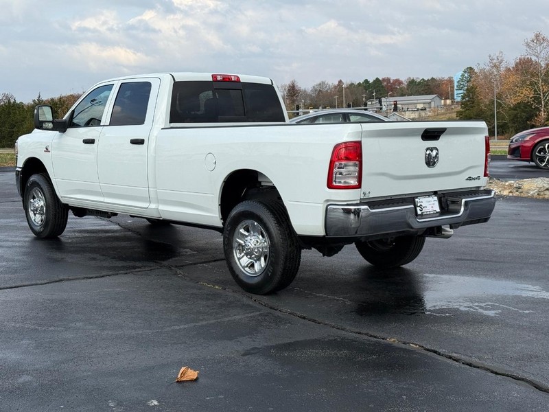 Ram 2500 Vehicle Full-screen Gallery Image 6