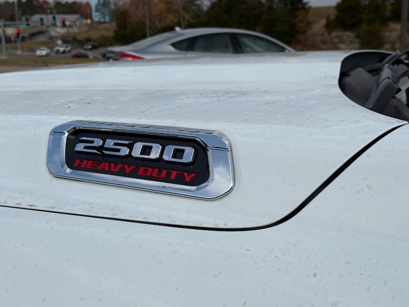 Ram 2500 Vehicle Full-screen Gallery Image 9