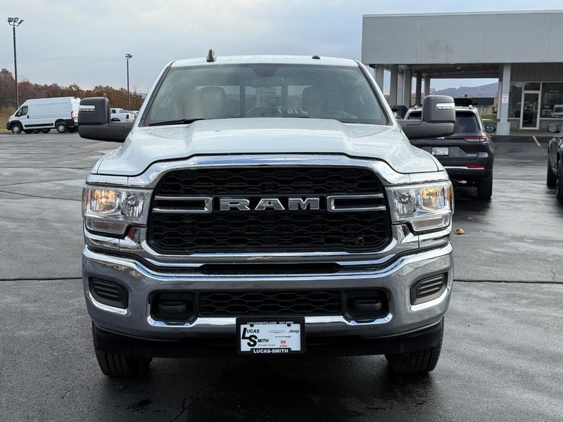 Ram 2500 Vehicle Full-screen Gallery Image 11