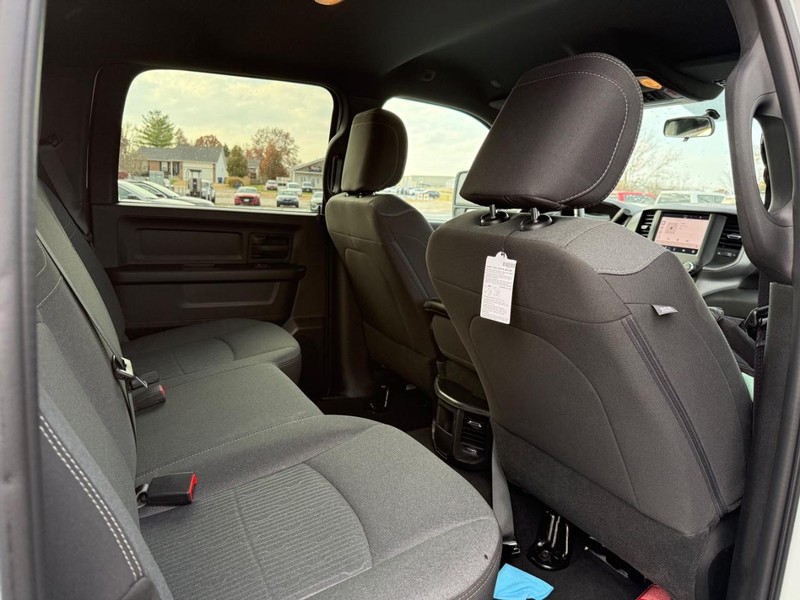 Ram 2500 Vehicle Full-screen Gallery Image 12