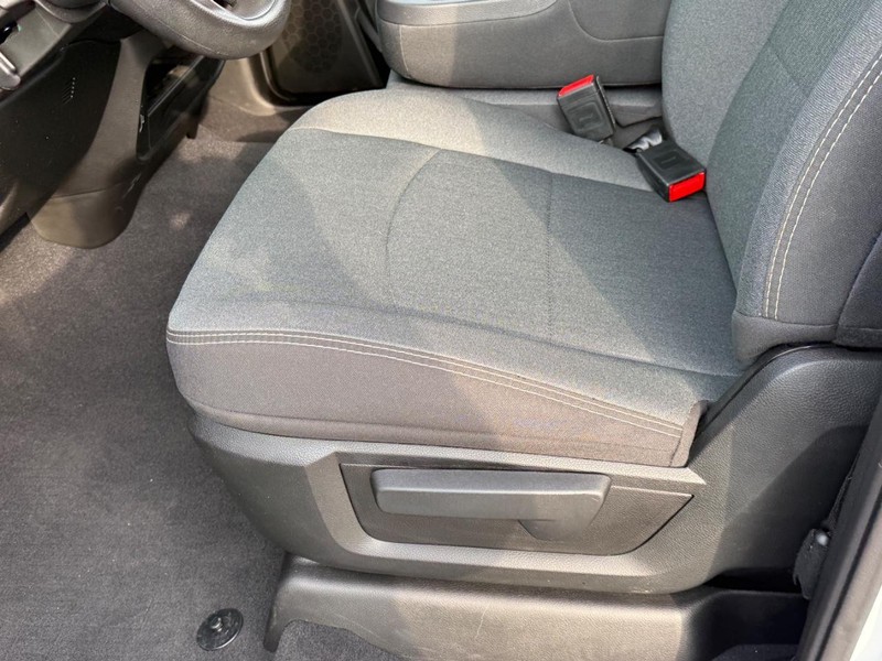 Ram 2500 Vehicle Full-screen Gallery Image 17