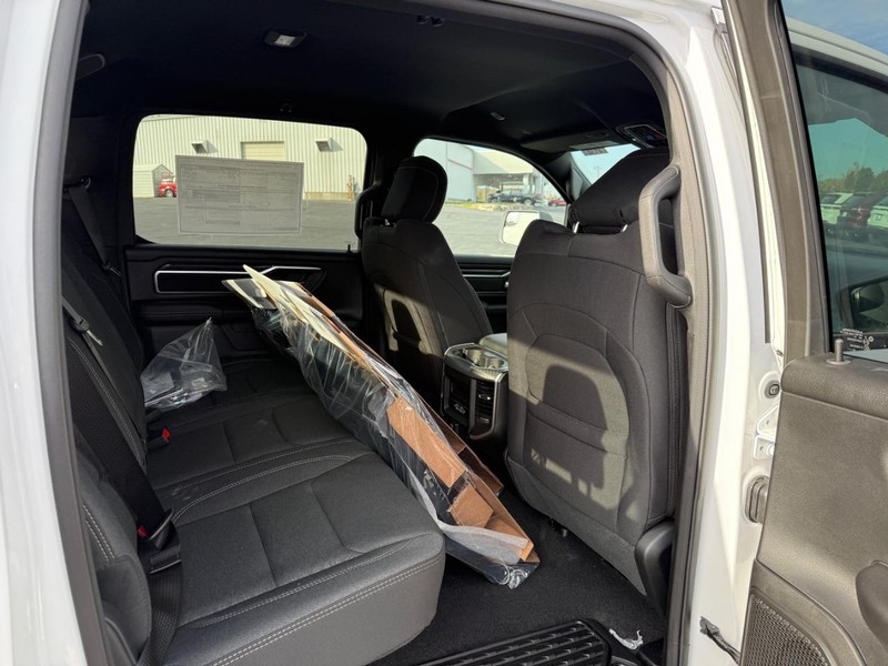 Ram 1500 Vehicle Full-screen Gallery Image 6