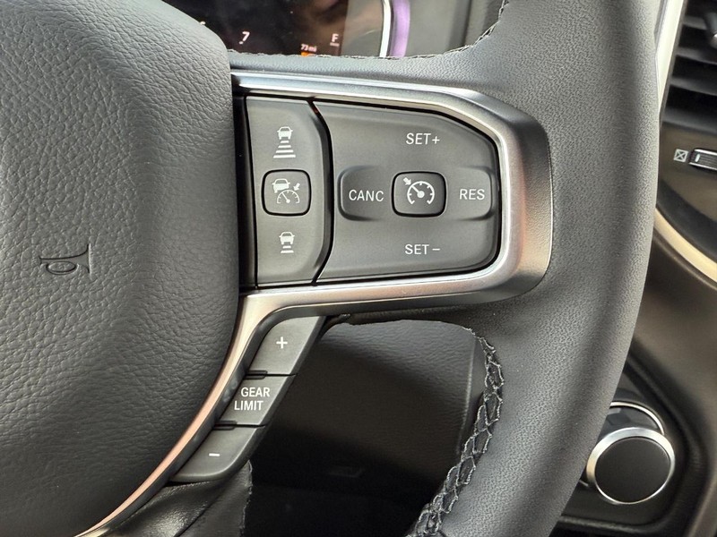 Ram 1500 Vehicle Full-screen Gallery Image 13