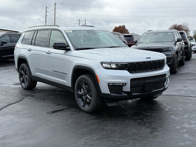 Jeep Grand Cherokee L Vehicle Full-screen Gallery Image 2