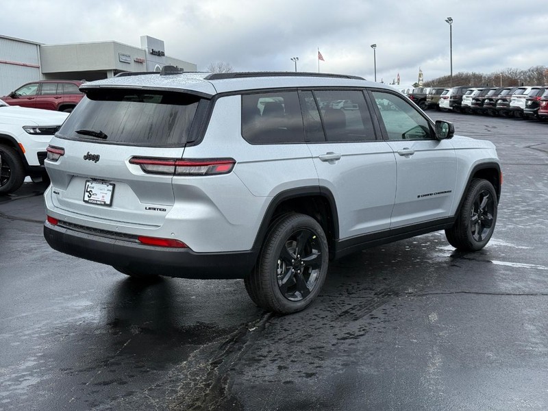 Jeep Grand Cherokee L Vehicle Full-screen Gallery Image 3