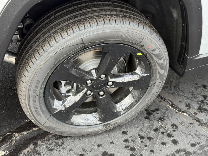 Jeep Grand Cherokee L Vehicle Full-screen Gallery Image 5