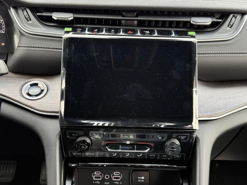 Jeep Grand Cherokee L Vehicle Full-screen Gallery Image 10