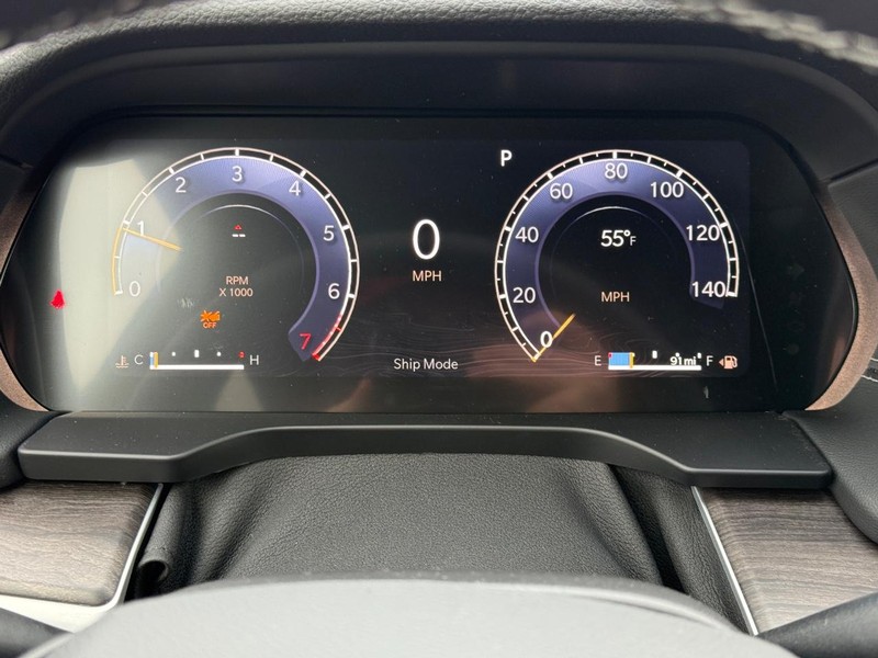 Jeep Grand Cherokee L Vehicle Full-screen Gallery Image 17