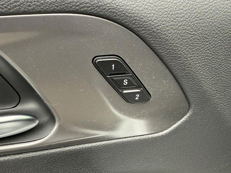 Chrysler Pacifica Vehicle Full-screen Gallery Image 10