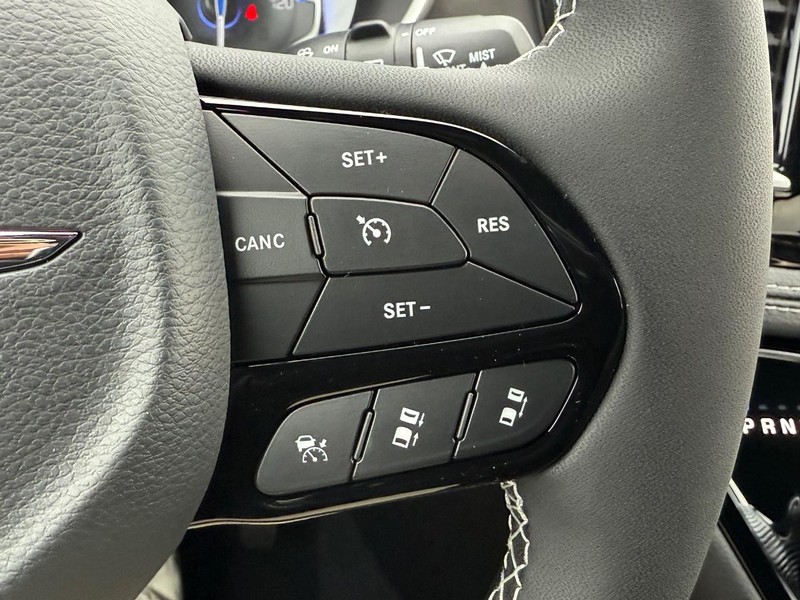 Chrysler Pacifica Vehicle Full-screen Gallery Image 13