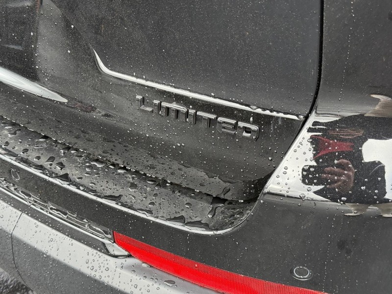 Jeep Grand Cherokee L Vehicle Full-screen Gallery Image 4