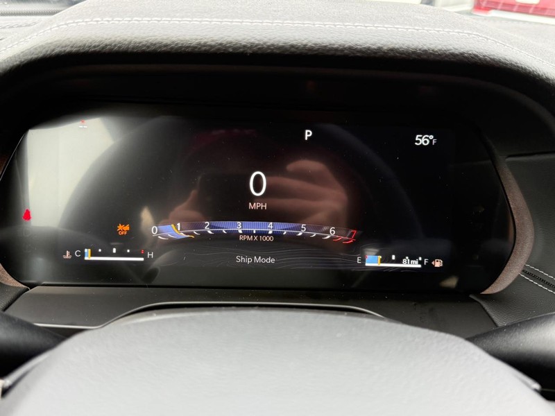 Jeep Grand Cherokee L Vehicle Full-screen Gallery Image 16