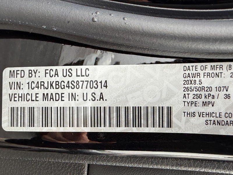 Jeep Grand Cherokee L Vehicle Full-screen Gallery Image 18