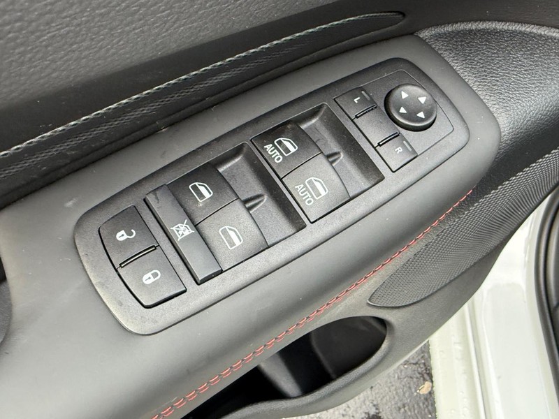 Dodge Durango Vehicle Full-screen Gallery Image 11