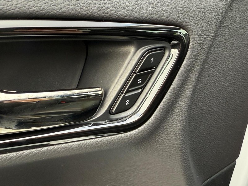 Dodge Durango Vehicle Full-screen Gallery Image 12