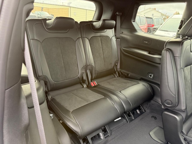 Jeep Grand Cherokee L Vehicle Full-screen Gallery Image 5