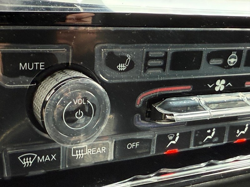 Jeep Grand Cherokee L Vehicle Full-screen Gallery Image 15