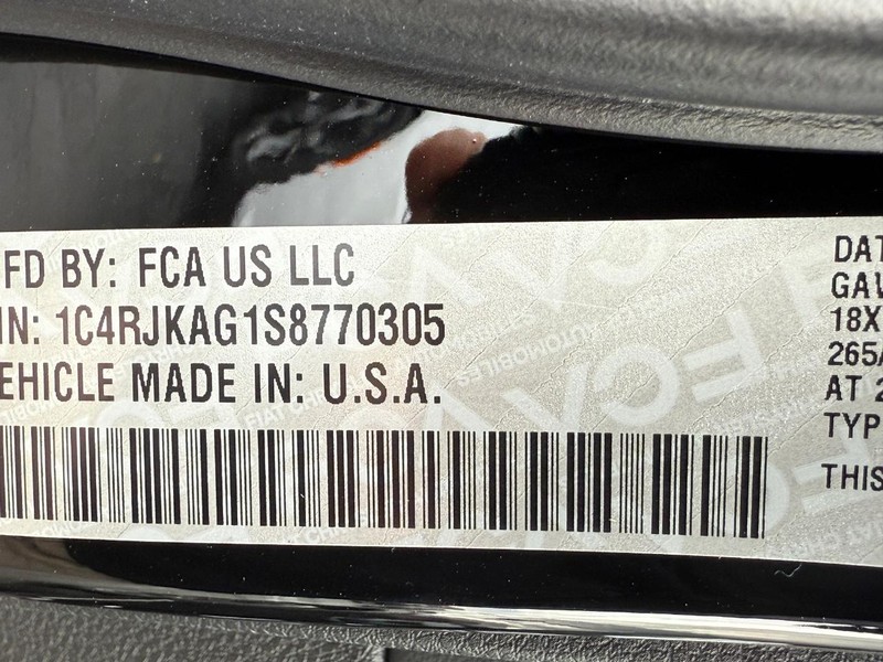 Jeep Grand Cherokee L Vehicle Full-screen Gallery Image 16