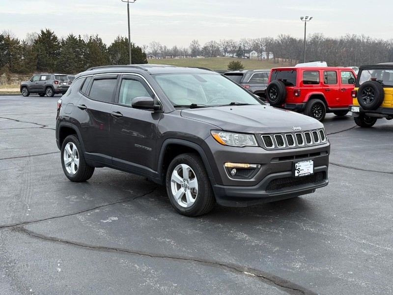 Jeep Compass Vehicle Full-screen Gallery Image 02